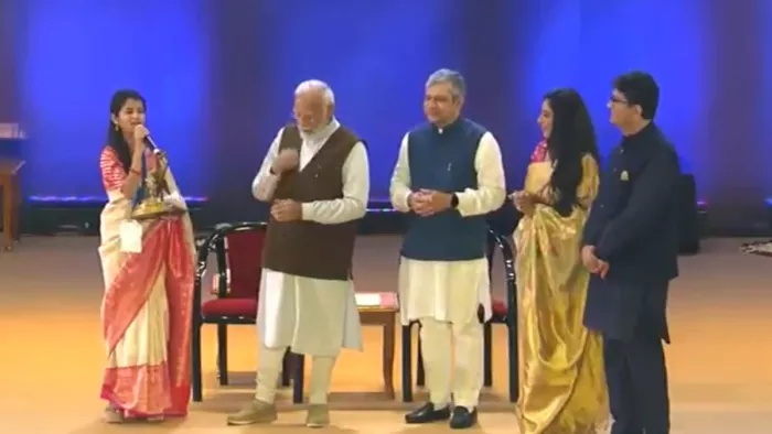 PM Modi ने प्रदान किए पहले राष्ट्रीय रचनाकार पुरस्कार।