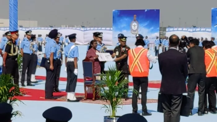 हिंडन एयरबेस पर राष्ट्रपति के आने से पहले की तैयारियां। जागरण