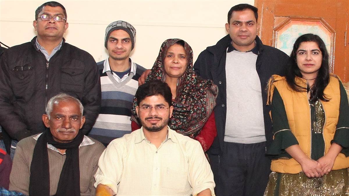 https://www.jagranimages.com/images/newimg/08032025/08_03_2025-08mzn_1_08032025_292.jpg