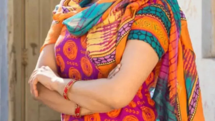 UP Crime: मकान मालिक की नाबालिग बेटी से पत्नी के सामने रचाई दूसरी शादी. Concept Photo