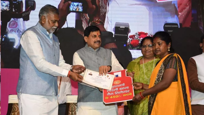 सीएम डॉ. मोहन यादव ने महिलाओं को दी कई सौगातें