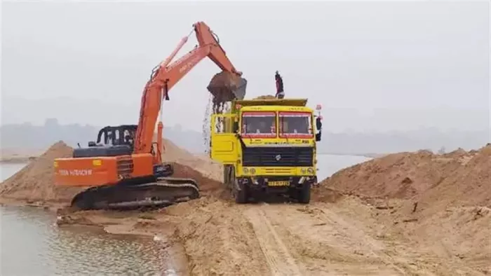 बालू घाटों पर खनन कार्य जारी। (सांकेतिक फोटो)