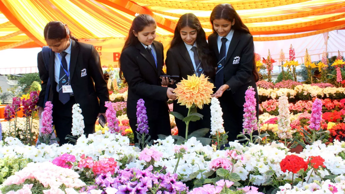 बिखरी सतरंगी छटा, फूलों की खुशबू से महका राजभवन; देहरादून मे तीन दिवसीय वसंतोत्सव शुरू