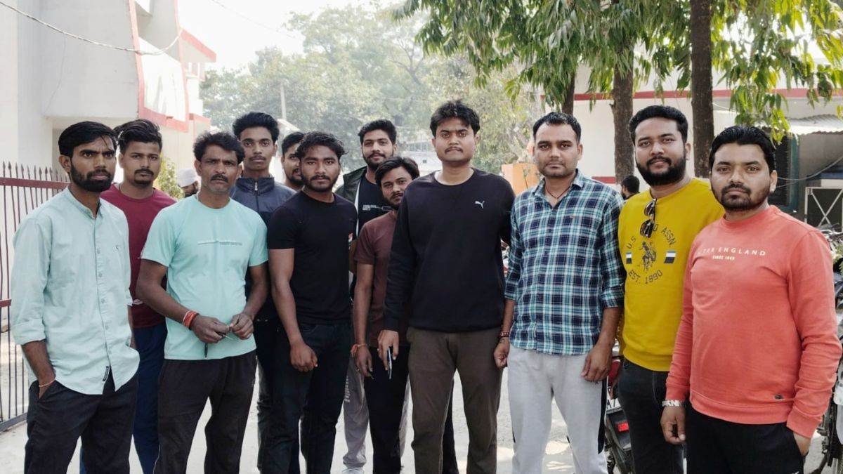 https://www.jagranimages.com/images/newimg/08032025/08_03_2025-villagers_reahed_at_police_station_bijnor_23896550.jpg