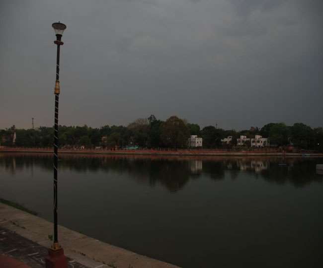 Dhanbad Weather Report अचानक माैसम के पलटते ही धूप की जगह आसमान में