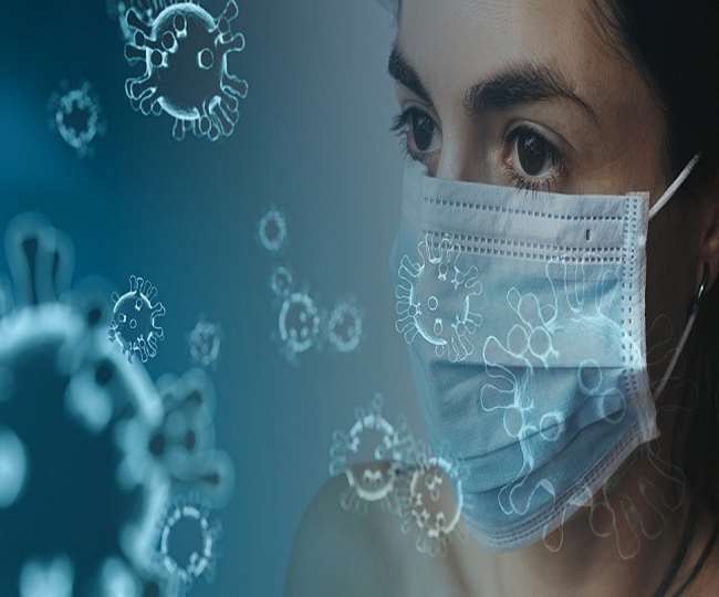 दिल्ली हाई कोर्ट ने स्पष्ट किया है कि सार्वजनिक स्थल पर कार में अकेले होने पर मास्क लगाना अनिवार्य होगा।
