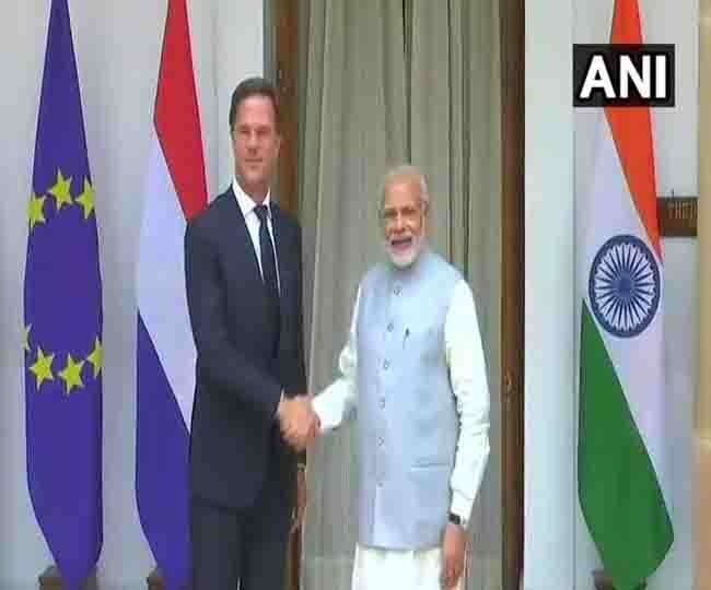 प्रधानमंत्री नरेंद्र मोदी और नीदरलैंड के प्रधानमंत्री मार्क रट की फाइल फोटो
