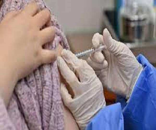 टीकाकरण पर सियासत तेज, अब केंद्र ने कम वैक्सीनेशन को लेकर महाराष्ट्र, पंजाब, दिल्ली को लिखा पत्र