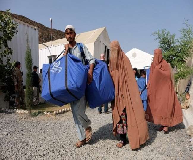पड़ोसी देश ईरान में अफगान शरणार्थियों को परेशान किया जा रहा है