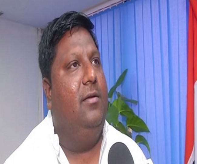 खाद्य एवं नागरिक आपूर्ति मंत्री इमरान हुसैन ने मामले में शीघ्र समाधान का आश्वासन दिया।
