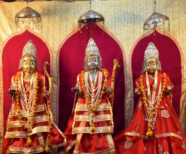 रावतपुर गांव स्थित प्राचीन रामलला मंदिर तक शहर के किसी भी भाग से सीधे पहुंचा जा सकता है।