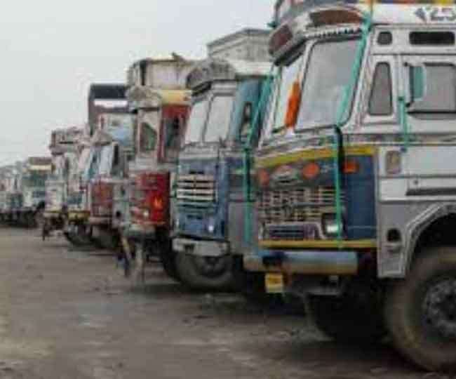 15 फीसद भाड़ा बढ़ाने पर आगरा के ट्रांसपोर्टर कर रहे चिंतन।