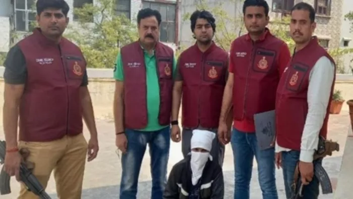 दिल्ली क्राइम ब्रांच ने कुख्यात अपराधी को किया गिरफ्तार।