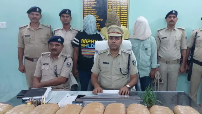 यात्री बस में तस्करी का राजफाश। फोटो- जागरण