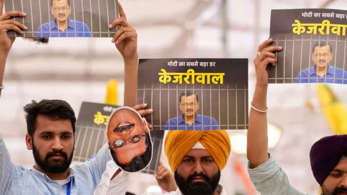 दिल्ली हाईकोर्ट ने केजरीवाल को CM पद से हटाने की याचिका खारिज की।