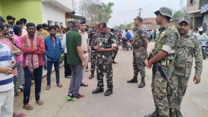 हत्या की घटना के बाद मौके पर पहुंची पुलिस की टीम (फोटो सोर्स- जागरण)