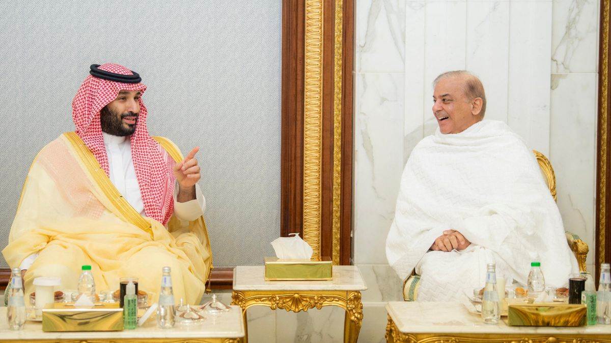 saudi crown prince mohammed bin salman meets pakistani prime minister shehbaz sharif