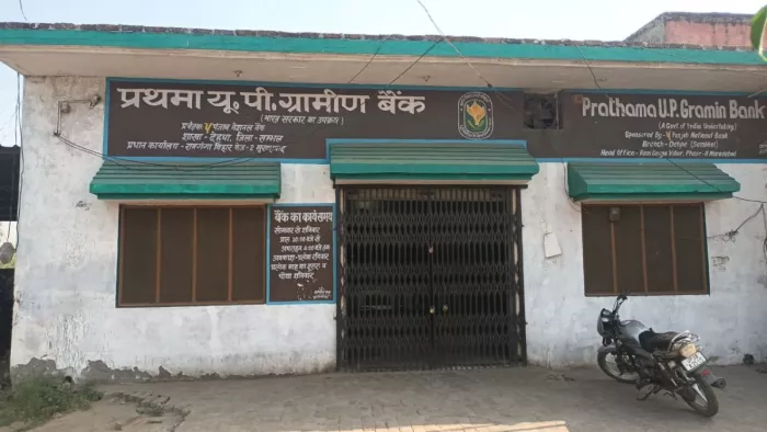 Sambhal News: यूपी ग्रामीण प्रथमा बैंक में चोरों ने दिया घटना को अंजाम