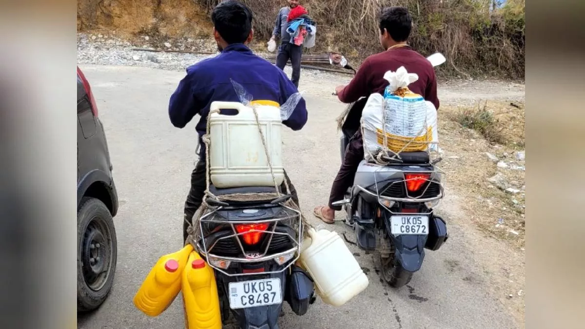 Water Crisis: पिथौरागढ़ में धौनधूरा पेयजल स्रोत सूखा, पानी की किल्लत से परेशान हुए लोग; आधा दर्जन गांवों में मचा हाहाकार