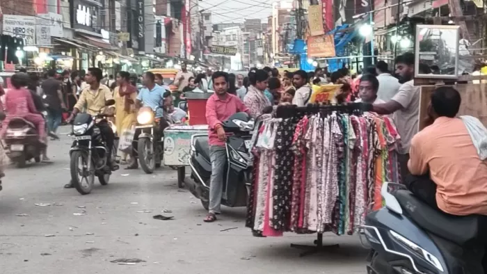 सड़क की चौड़ाई को खाने वाले अतिक्रमण पर होगा सीलिंग से वार