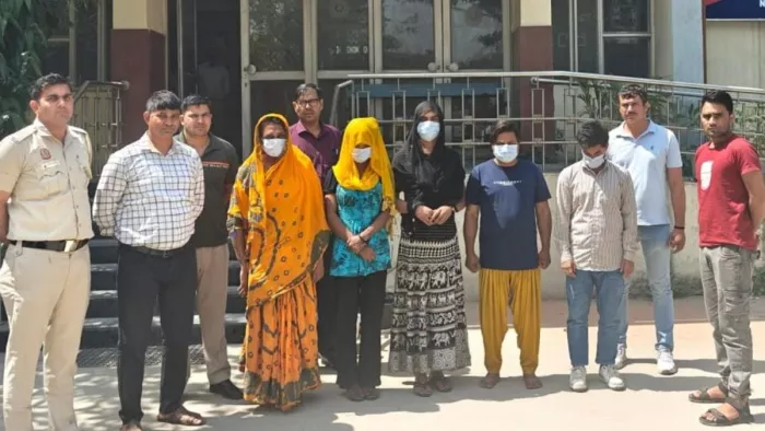 सात दिनों की निगरानी के बाद जहांगीरपुरी से पकड़े गए सभी अवैध बांग्लादेशी। फोटो जागरण