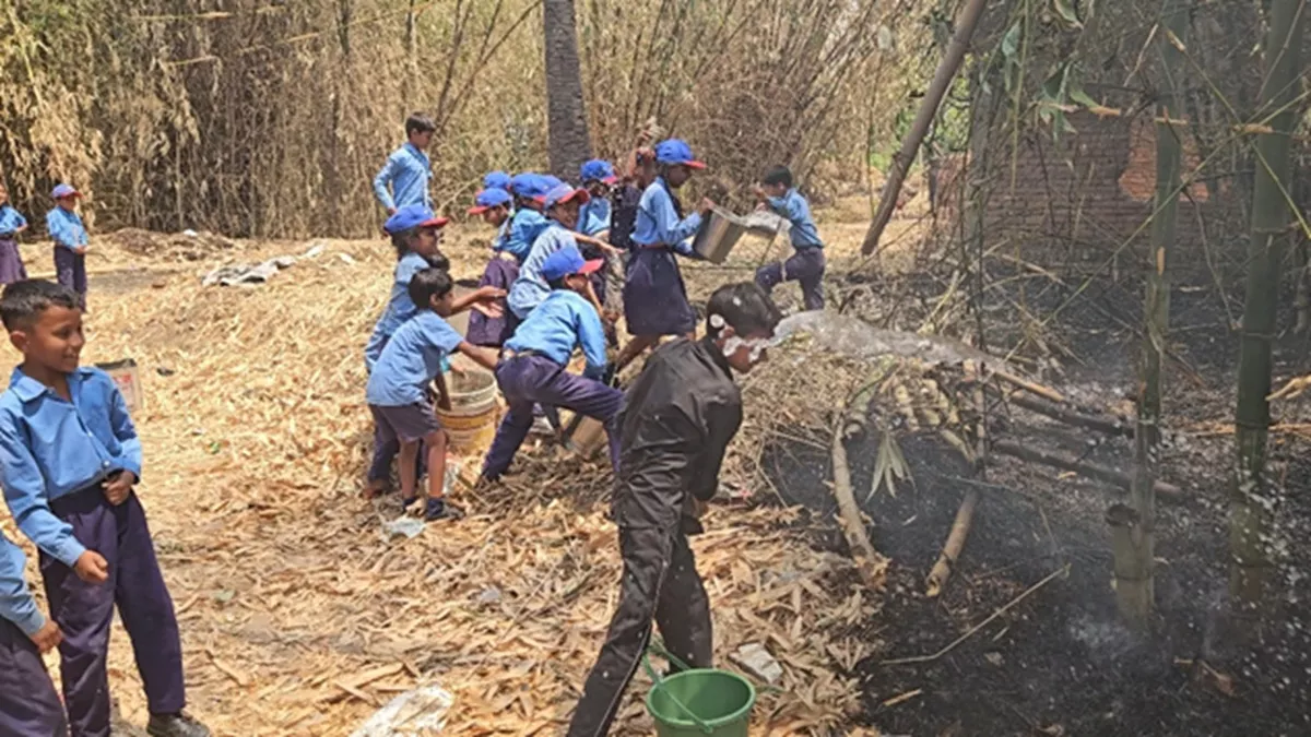 Nawada News: नवादा में स्कूली बच्चों ने दिखाई बहादुरी, गांव को आग में जलने से बचाया