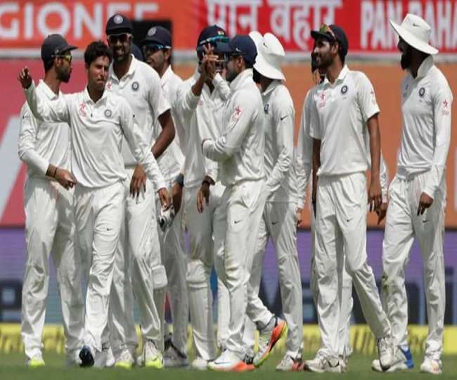 भारतीय टेस्ट टीम के साथ स्पिनर कुलदीप यादव (एपी फोटो)