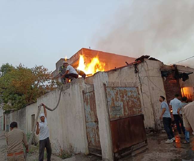 fire broke out in a factory in kanpur dada nagar area fire brigade reached and extinguished