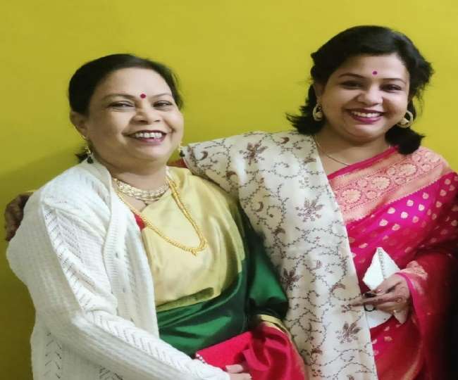 https://www.jagranimages.com/images/newimg/08052022/08_05_2022-sudipta_mitra_and_mother_22694037_9922585.jpg