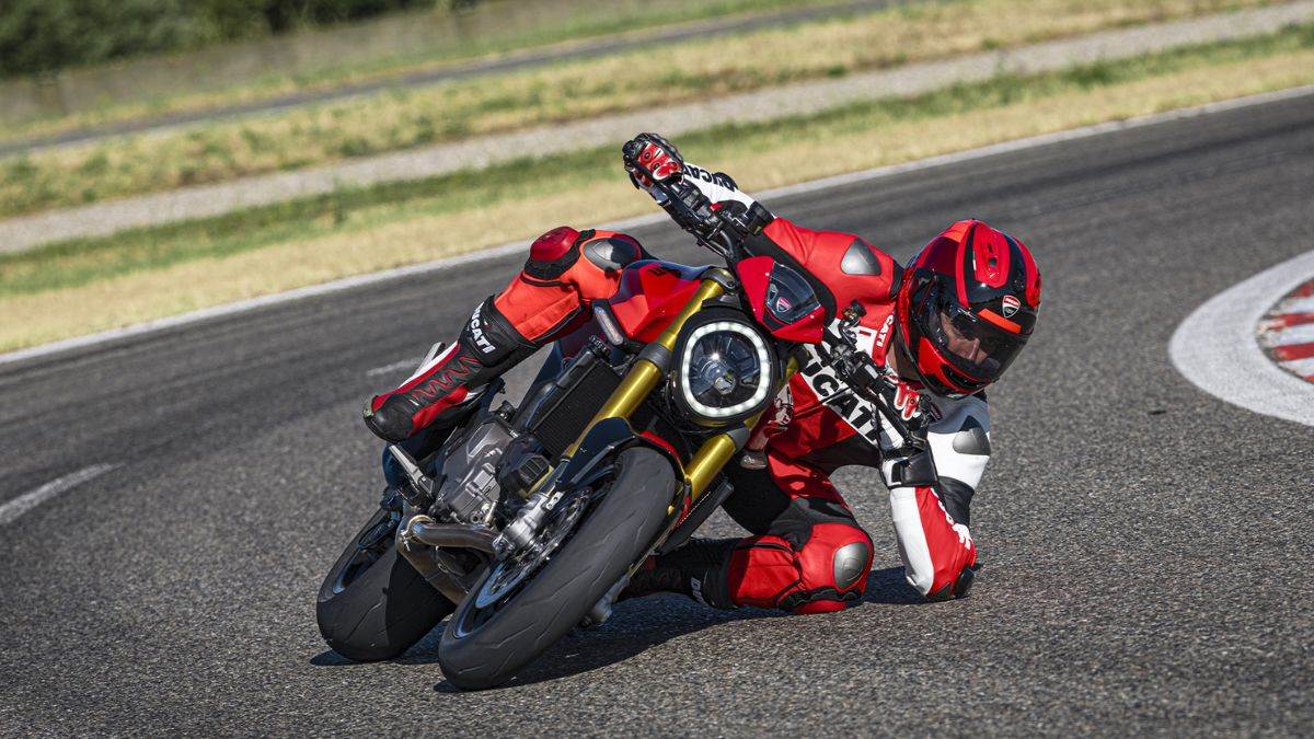 https://www.jagranimages.com/images/newimg/08052023/08_05_2023-2023_ducati_monster_sp_1_23406166.jpg