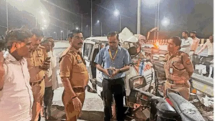 Accident In Barabanki: बाराबंकी में किसान पथ पर घटना स्थल पर मौजूद पुलिस। जागरण
