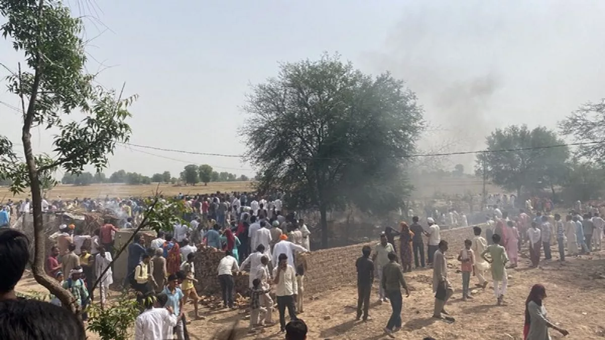MiG-21 Jet Crash: राजस्थान के हनुमानगढ़ में मकान की छत पर गिरा मिग-21, तीन लोगों की मौत; पायलट सुरक्षित