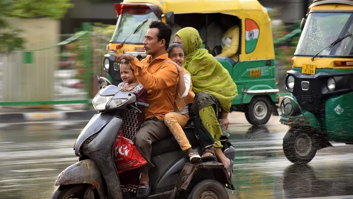 Delhi-NCR Weather: पल-पल बदल रहा दिल्ली-NCR में मौसम का मिजाज।
