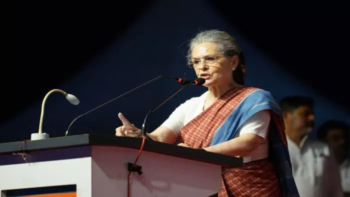 Karnataka Election: 'कर्नाटक की संप्रभुता' सोनिया गांधी के बयान पर घमासान, BJP ने की चुनाव आयोग से शिकायत