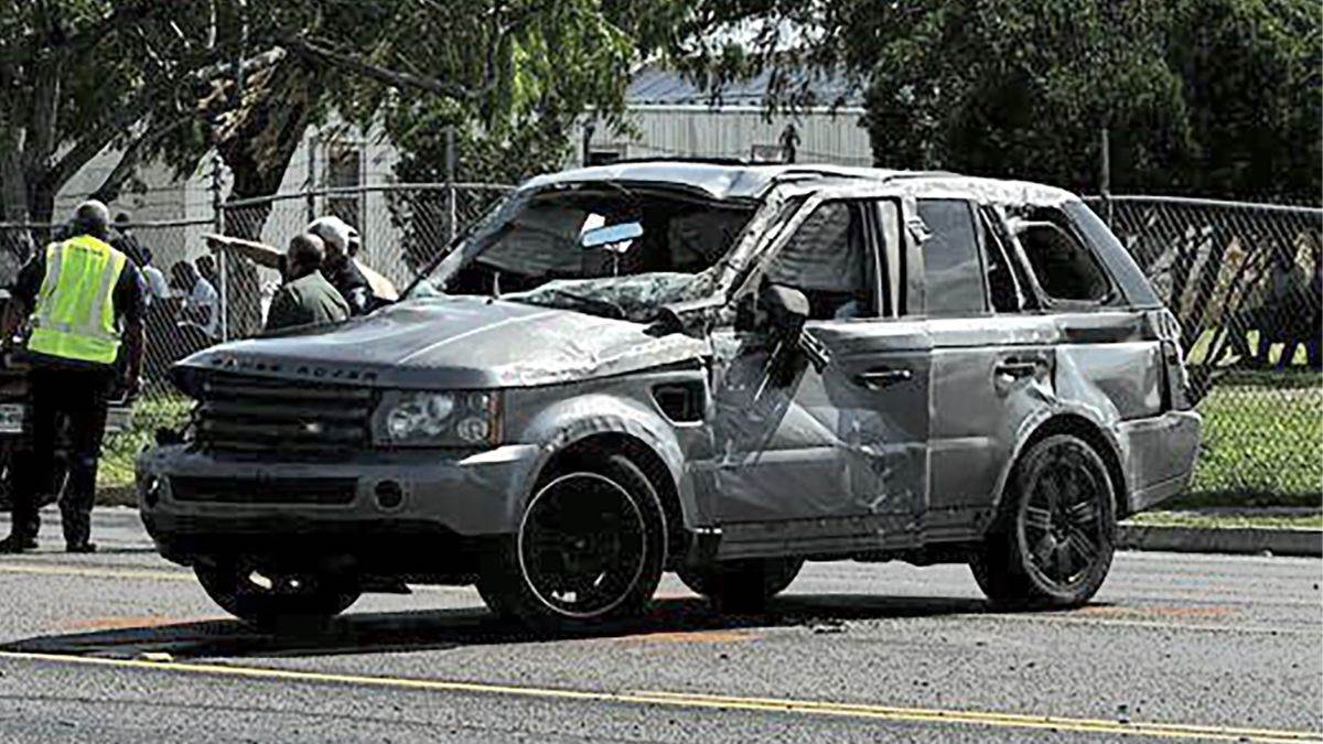 https://www.jagranimages.com/images/newimg/08052023/08_05_2023-texas_bus_stop_crash_23406010_0520504.jpg