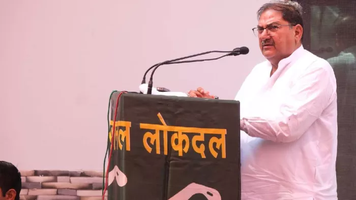 Haryana News: कलायत में एक सभा में बोलते इनेलो के प्रधान महासचिव अभय चौटाला। जागरण