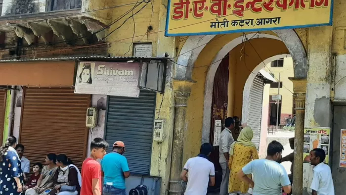 Lok Sabha Election: आगरा में 54 और फतेहपुर सीकरी में 57 प्रतिशत मतदान