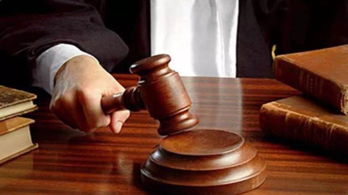 allahabad high court stops renovation of liquor shop on petition of lkg student