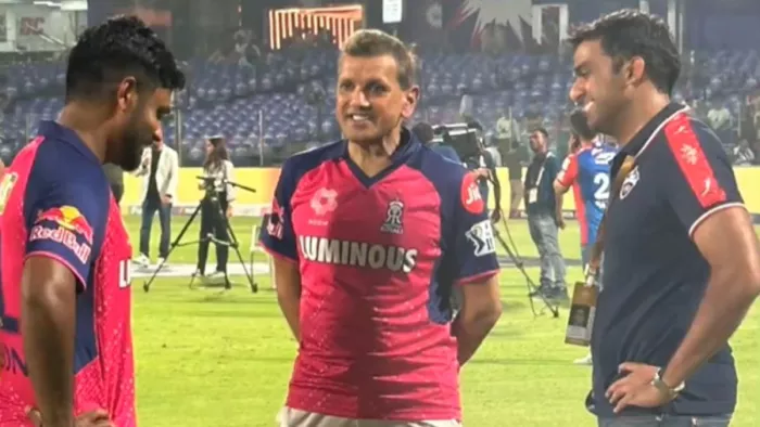 मैच के बाद पार्थ जिंदल ने की संजू सैमसन से मुलाकात। (PC- DC Video Screengrab)