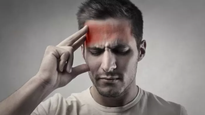 ये संकेत बताते हैं दिमाग की नसों में है ब्लॉकेज। (Image Credit- Freepik)