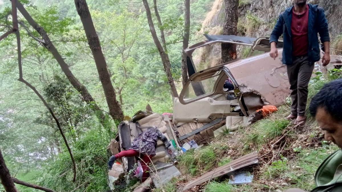 https://www.jagranimages.com/images/newimg/08052025/08_05_2025-helicopter-crash-1_23933753.jpg