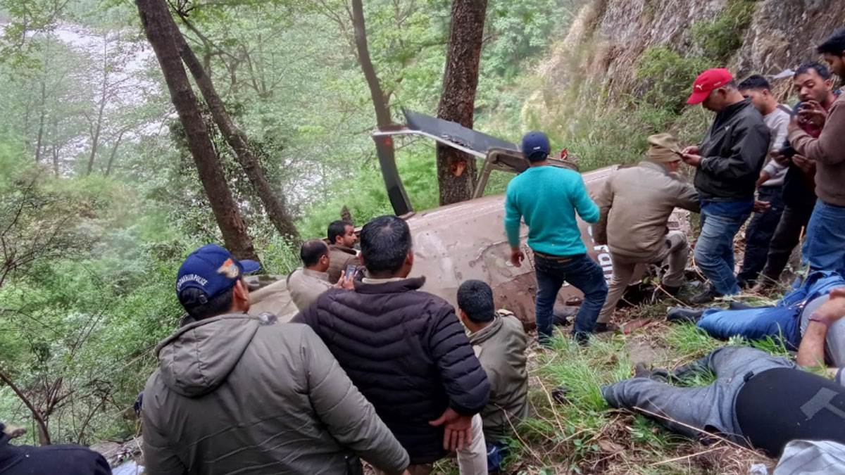 https://www.jagranimages.com/images/newimg/08052025/08_05_2025-helicopter-crash_23933691.jpg