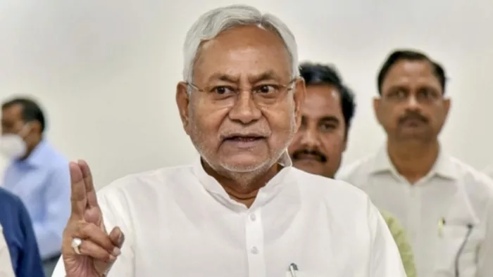 सीएम नीतीश ने की हाई लेवल मीटिंग, पुलिस अधिकारियों की छुट्टी कैंसिल; सीमावर्ती जिलों में अलर्ट