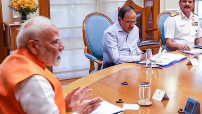 प्रधानमंत्री नरेंद्र मोदी और एनएसए अजित डोभाल कर रहे हैं मीटिंग। (फाइल फोटो)
