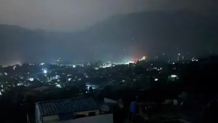 भारत ने जवाबी हमला करते हुए पाकिस्तान पर कई मिसाइलें दाग दी है।
