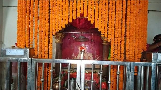 75 दिनों बाद श्रद्धालुओं के लिए खुला मां कात्यायनी मंदिर का पट - Bihar  Khagaria General News