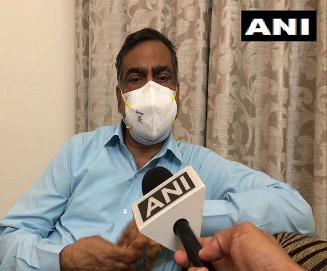 कई मरीजों में हल्का बुखार, कंपकंपी और उल्टी जैसी शिकायतें देखने को मिली
