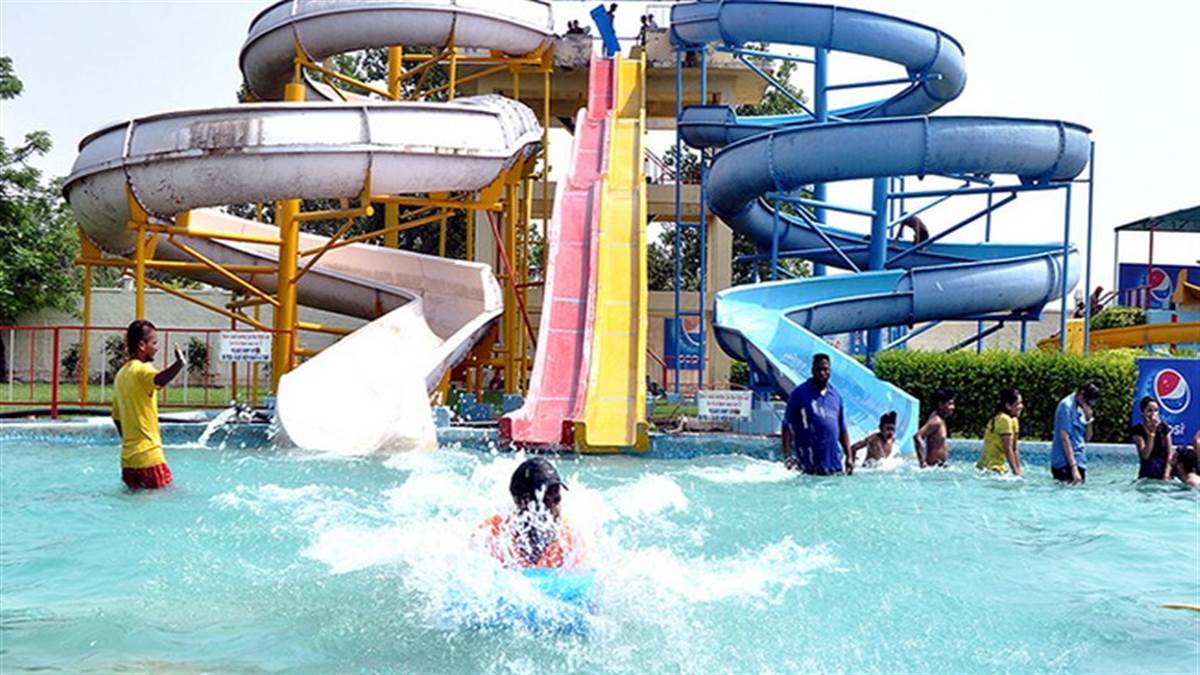 chandigarh fun city: बढ़ती गर्मी से राहत पाने के लिए पहुंचे फन सिटी, ये है एंट्री फीस और टाइमिंग - best water parks in chandigarh fun city chandigarh