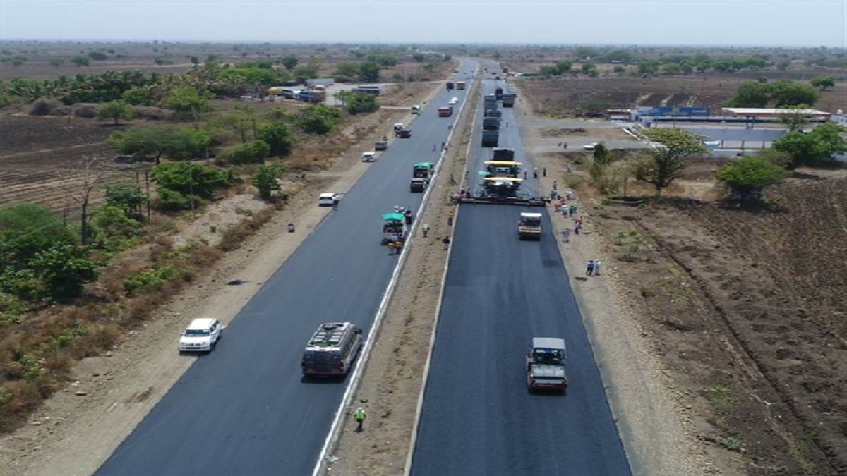 NHAI ने 105 घंटे में बना दी 75 KM लंबी सड़क