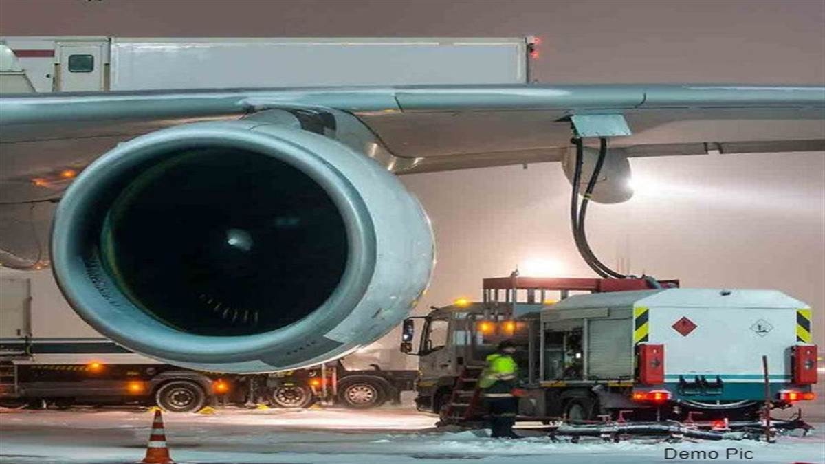 https://www.jagranimages.com/images/newimg/08062022/08_06_2022-stealing_aviation_turbine_fuel_of_airplane_22785882.jpg